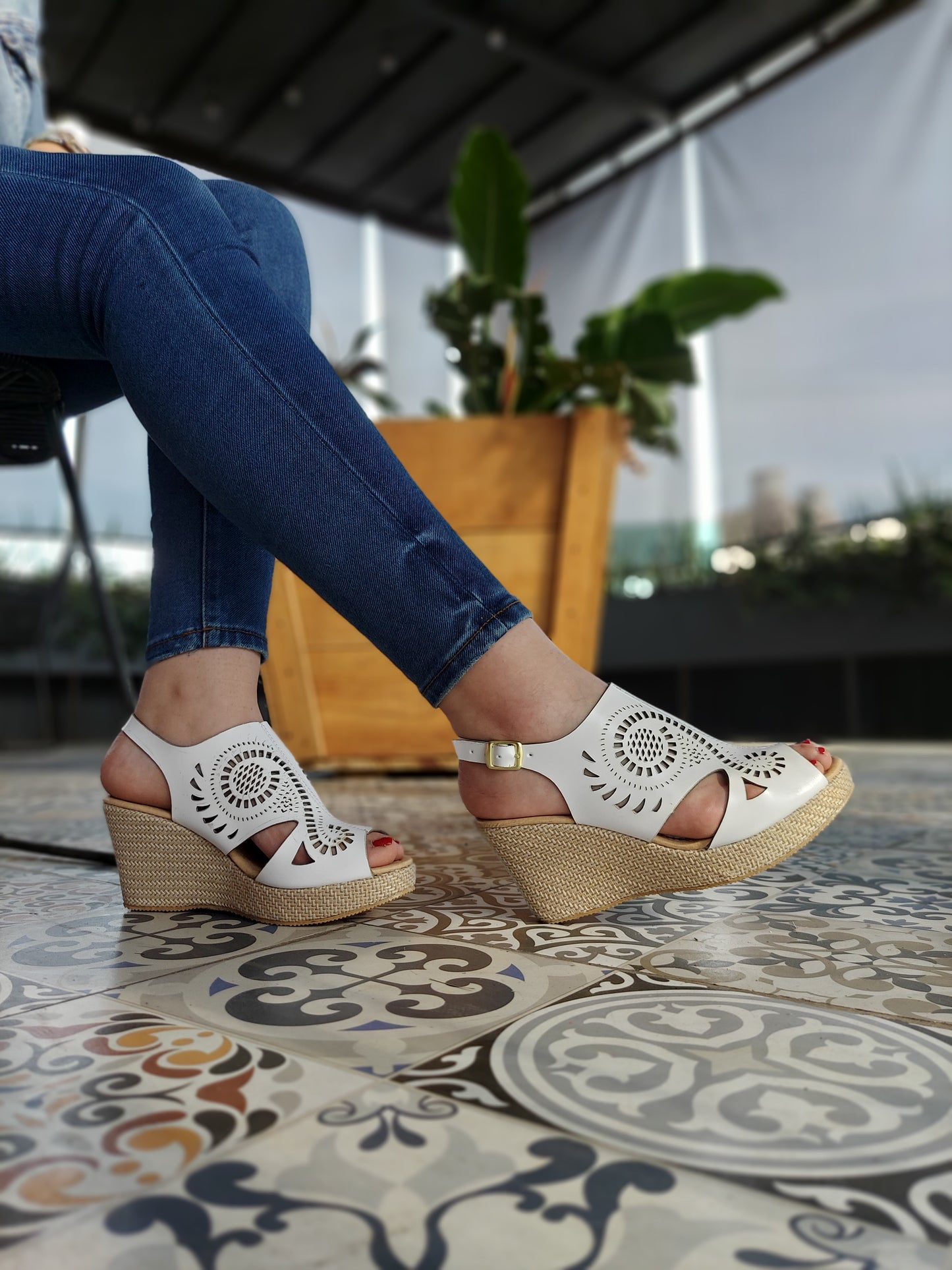 140 white