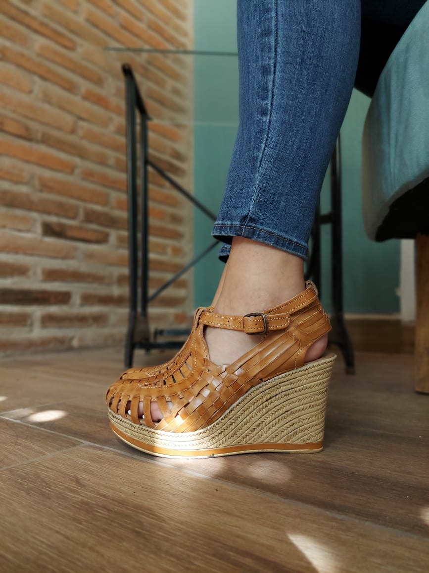 085 tan