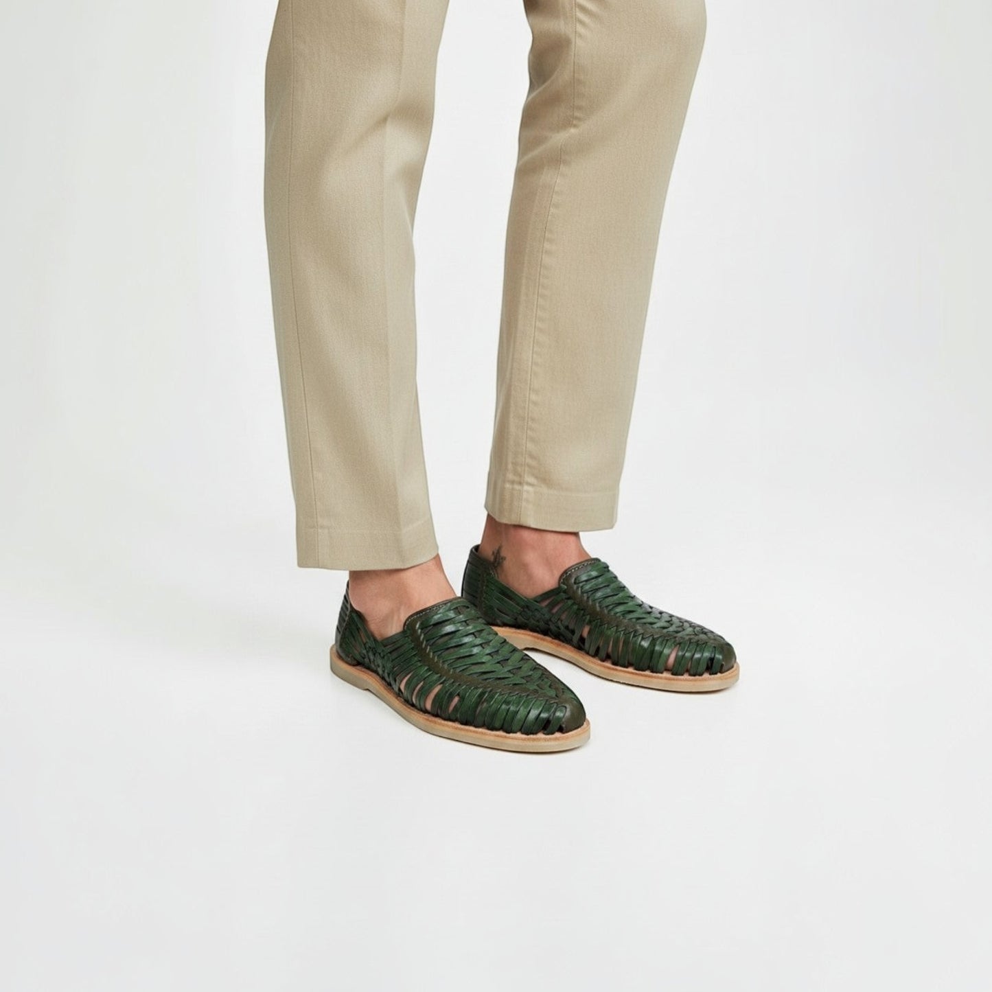 Huaraches ARTESANALRENVAL para hombre en cuero tejido color verde bosque con suela resistente y diseño artesanal