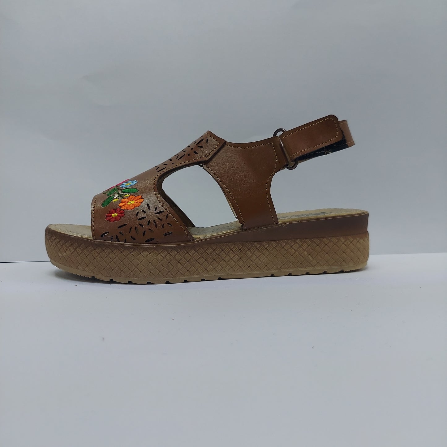 Huarache café flores