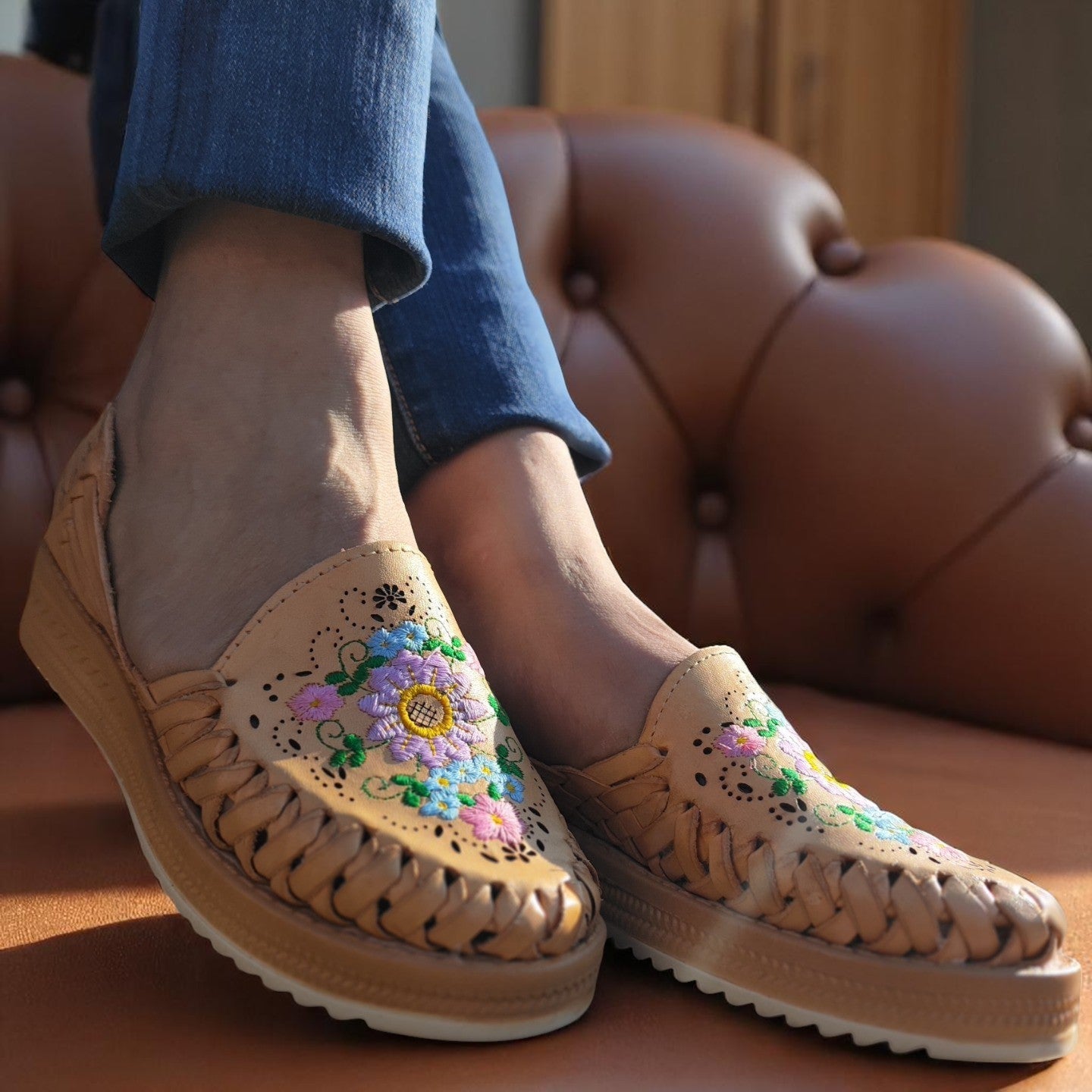 Huarache tan floreado
