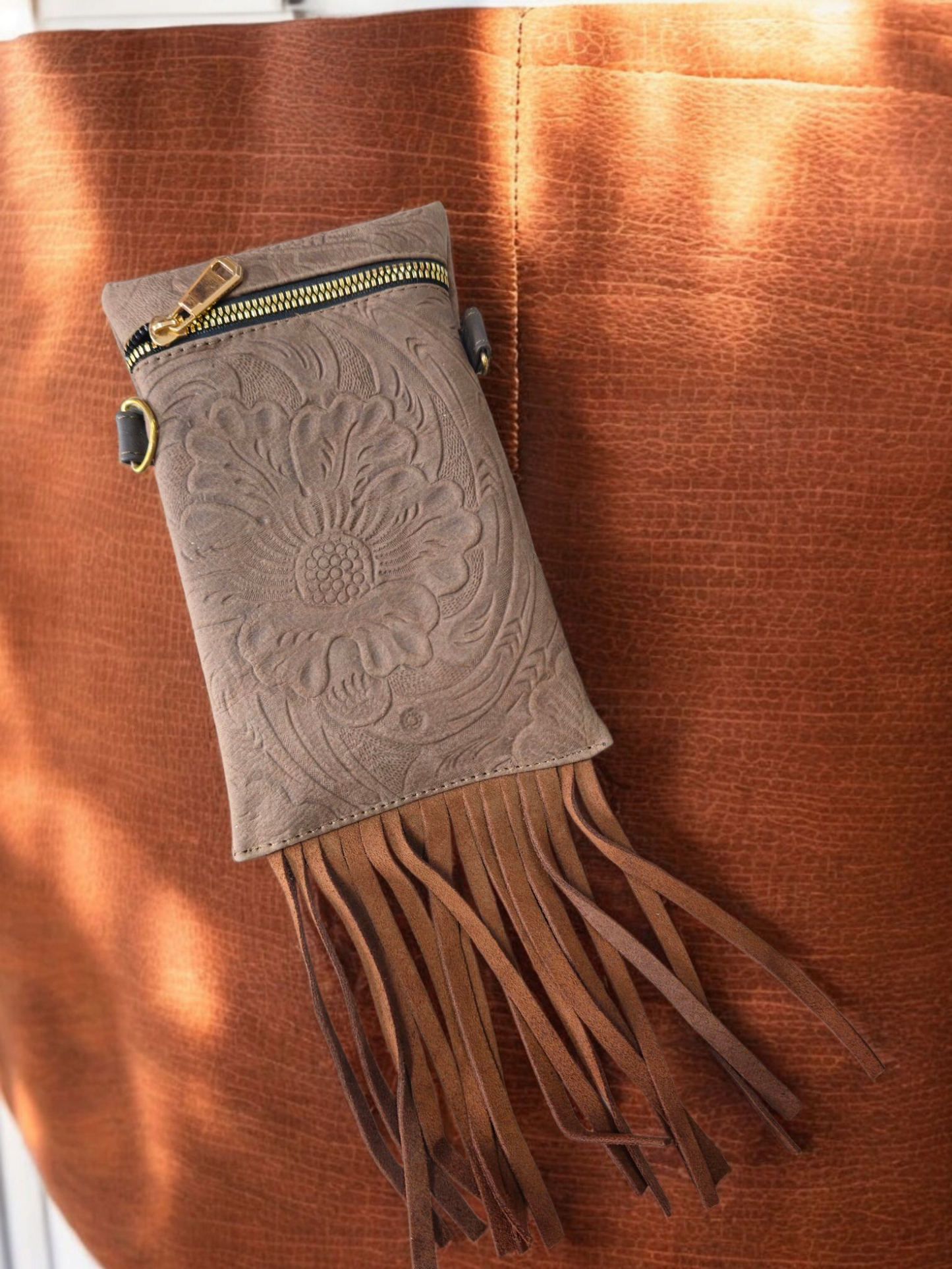 Mini bolsa artesanal con flecos