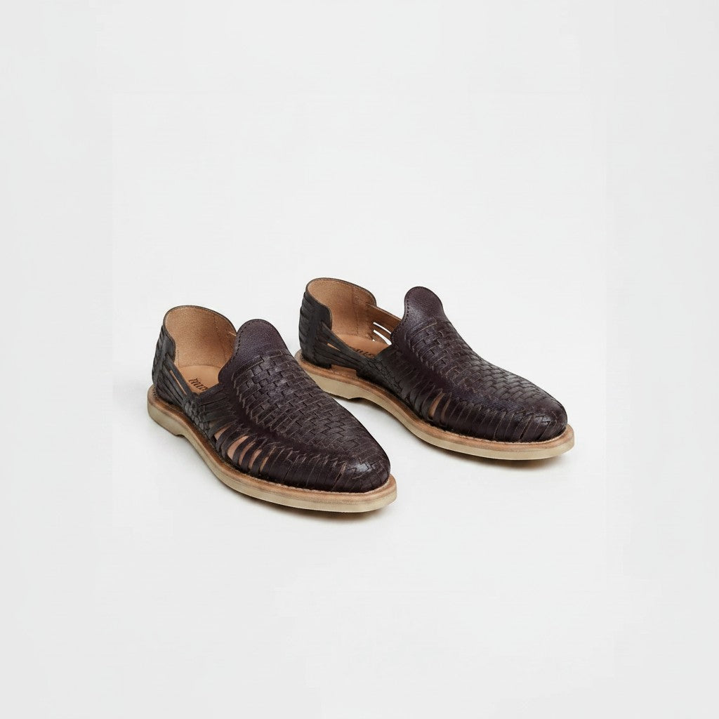Huaraches Domino fino ARTESANALRENVAL de piel café con tejido artesanal y suela resistente para estilo casual.