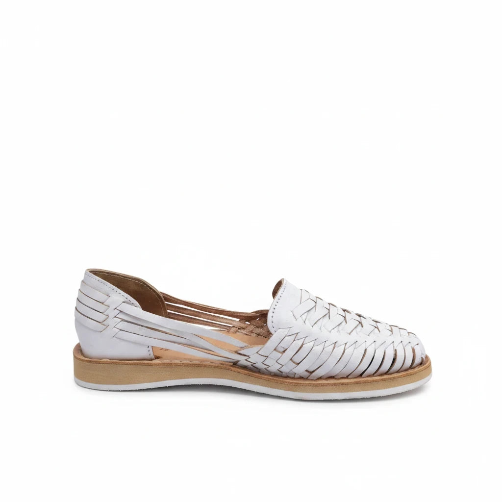 Sandalia huarache ARTESANALRENVAL color lila en piel genuina tejida a mano con suela antiderrapante y diseño artesanal