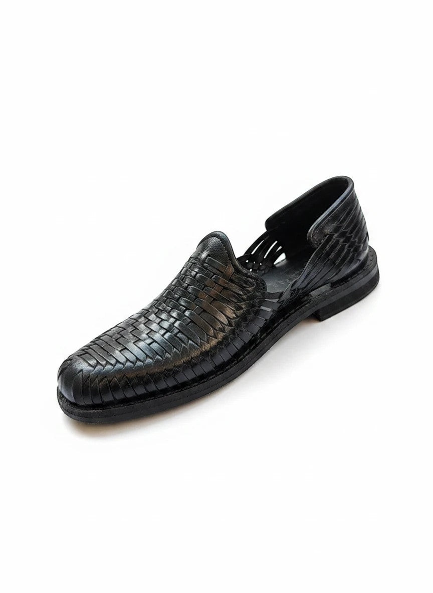 Huarache tradicional negro ARTESANALRENVAL de piel genuina con tejido artesanal trenzado y suela resistente