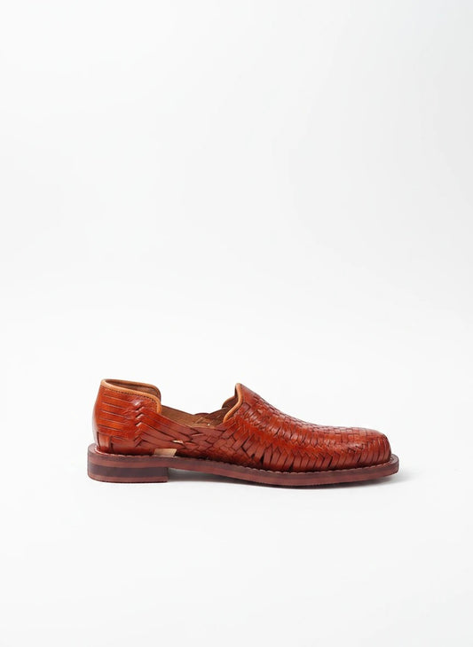 Huarache tradicional de piel color natural con tejido artesanal, estilo casual de ARTESANALRENVAL para hombre.