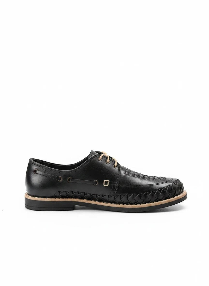 Huaraches ARTESANALRENVAL negros de piel genuina con tejido artesanal, agujetas y suela resistente para uso casual.