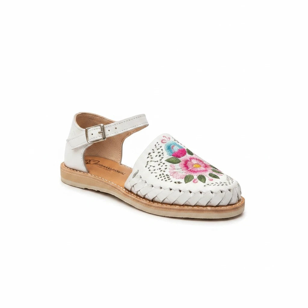Huaraches ARTESANALRENVAL blancos de cuero con bordado floral artesanal y correa ajustable en el tobillo