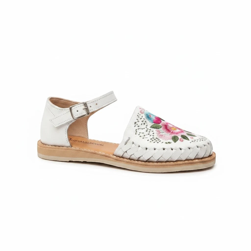 Huaraches ARTESANALRENVAL blancos de piel con bordado floral artesanal y correa ajustable al tobillo