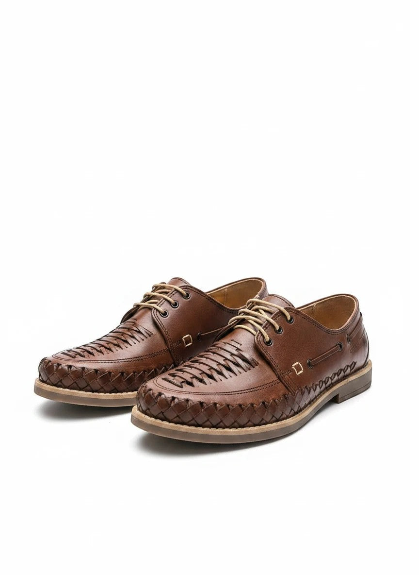 Huaraches ARTESANALRENVAL color moka de piel genuina con tejido artesanal y agujetas, estilo casual y cómodo.