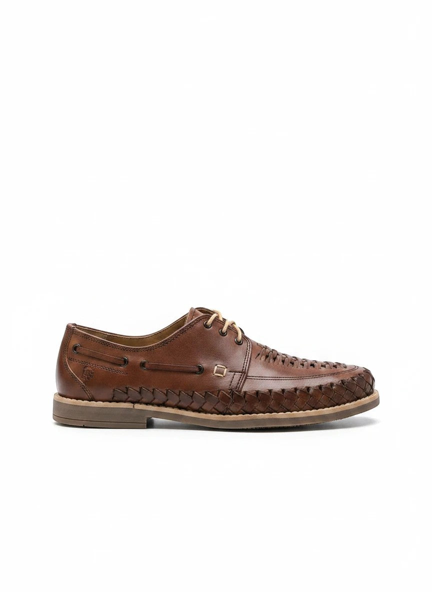 Huaraches ARTESANALRENVAL color moka de piel genuina con tejido artesanal y agujetas, estilo casual y cómodo.