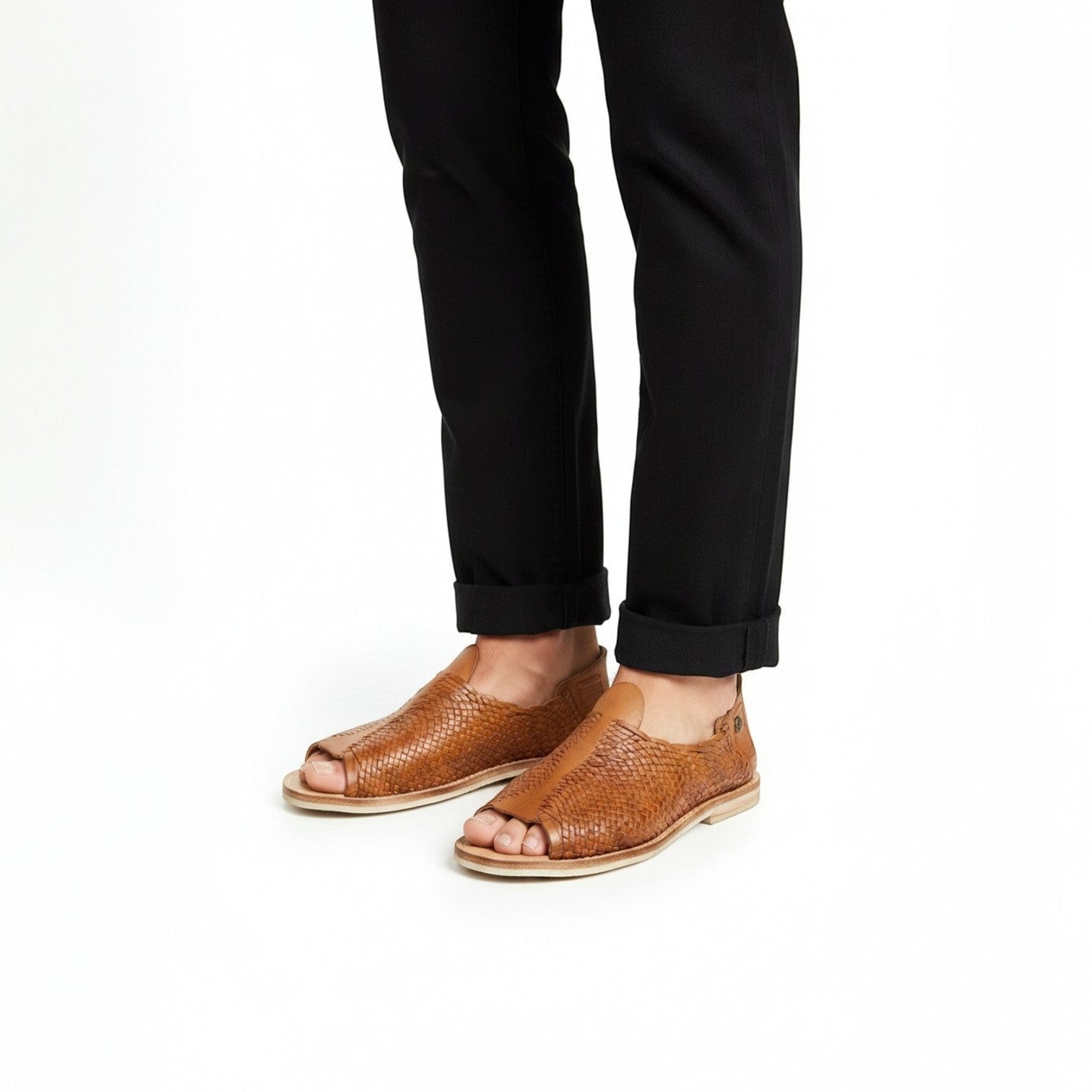 Sandalias ARTESANALRENVAL de cuero marrón con diseño trenzado artesanal y puntera abierta para hombre