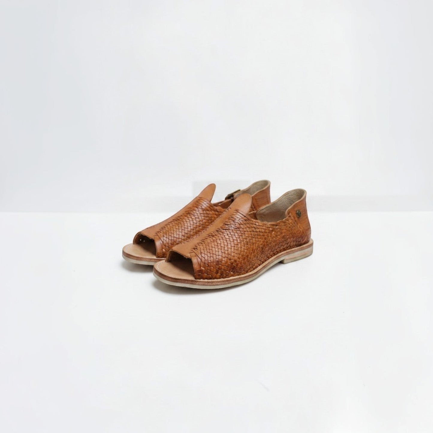 Sandalias ARTESANALRENVAL de cuero marrón con diseño trenzado artesanal y puntera abierta para hombre