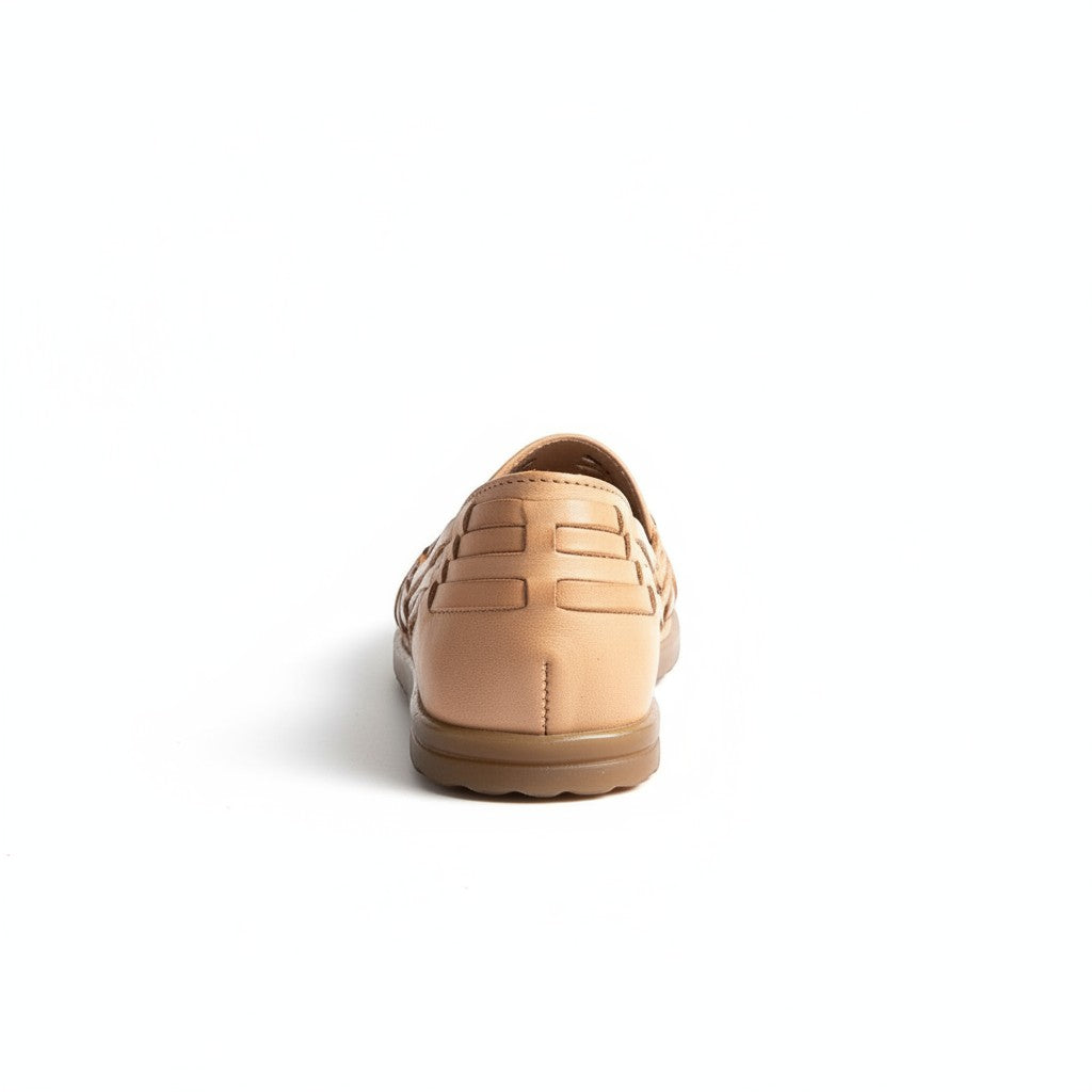 ARTESANALRENVAL tan leather woven huarache flats with a flexible sole. Bohemian style.