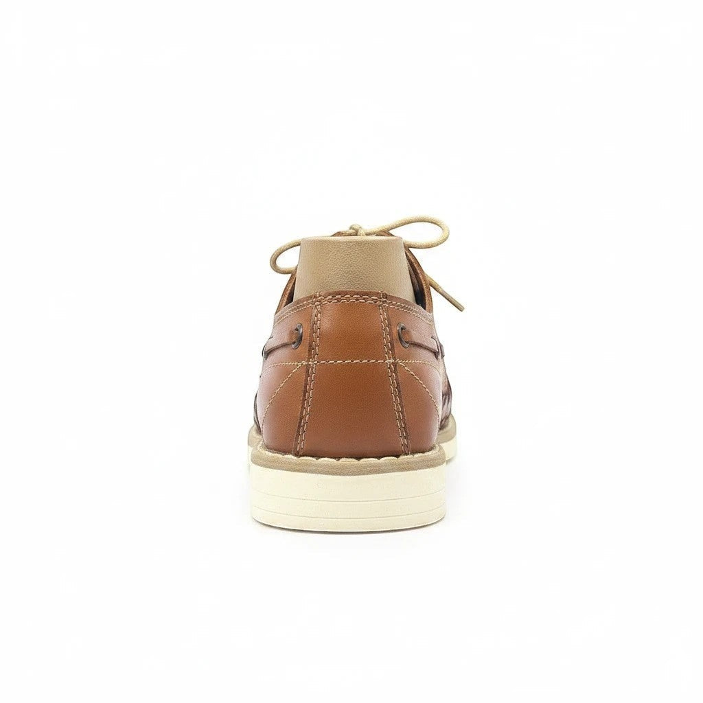 ARTESANALRENVAL zapato de piel marrón con cordones, suela de goma y costuras decorativas. Estilo casual.